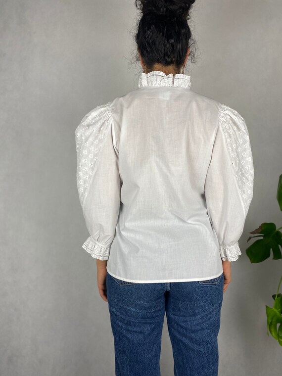 80s Vintage Folk Blouse / White Ruffled Broderie … - image 7