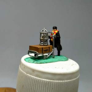 Miniature Figure Man with Trolley HO 1:87 NO PREISER New