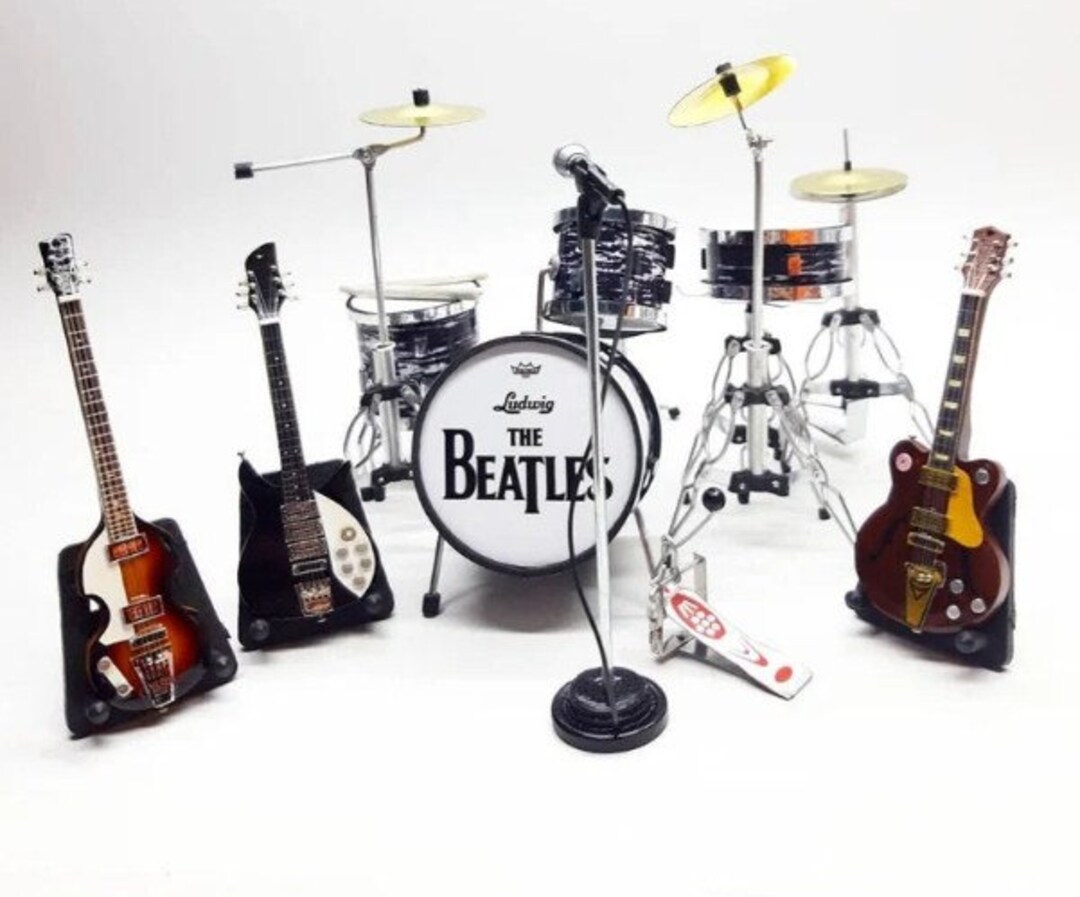 Miniature Drum Set + 3 Guitars and Mic Signature Musical Instruments 1/ ...