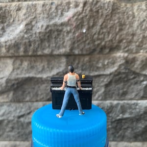 Miniature Figure Man with Piano Scale 1:87 NO PREISER Display New