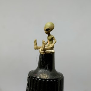 Miniature Figure Alien Sectoid Sitting Scale 1:87 NO PREISER Display New