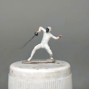 Miniature Figure Man Player Fencer scale HO 1:87 for Preiser New