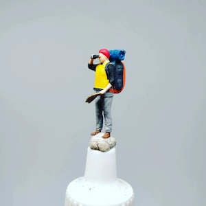 Miniature Figure Hiker Traveller Climber HO Scale 1:87 NO PREISER Noch