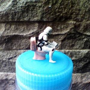 Miniature Figure Storm trooper Reading Toilet HO 1:87 NO PREISER New