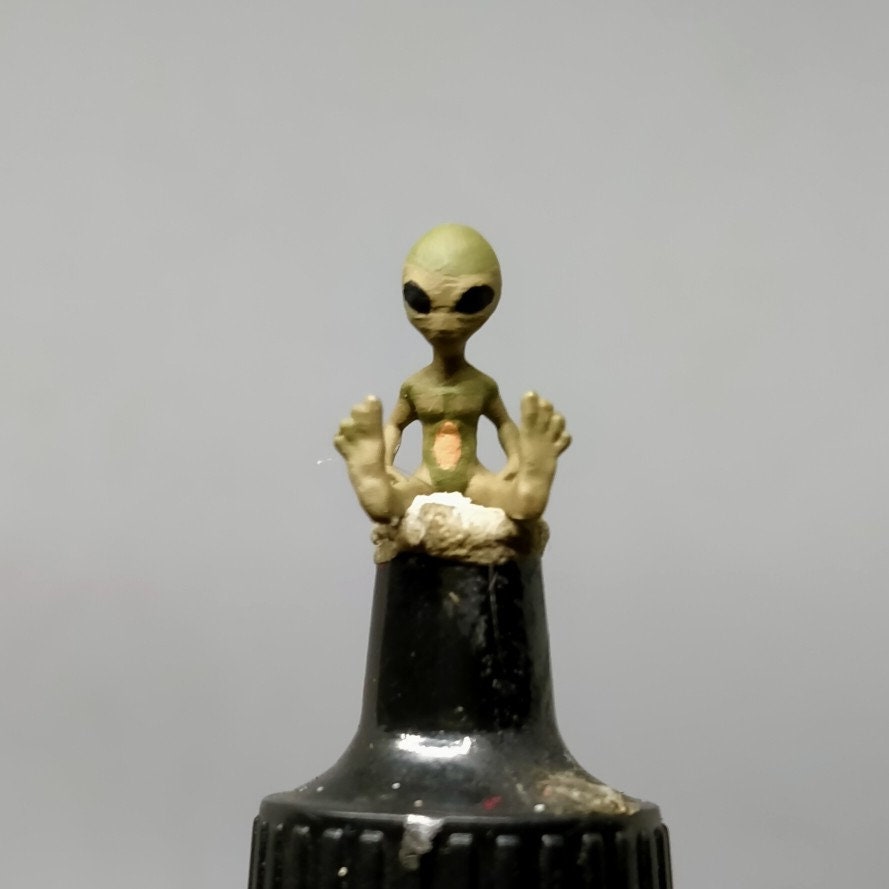 Miniature Figure Alien Sectoid Sitting Scale 1:87 NO PREISER Display ...