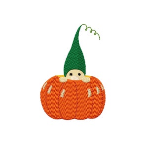 Puede incluir: Una pequeña calabaza naranja con un sombrero verde y una cara que asoma por la parte superior.