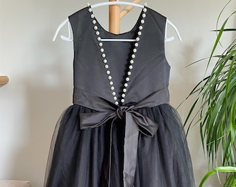 Abito da damigella in tulle nero: perle con schiena a V, abito da comunione