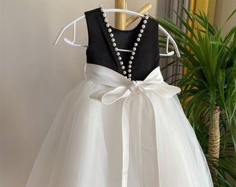 Black top flower girl dress, off white skirt girl dress, V back top dress with pearls, Communion dress