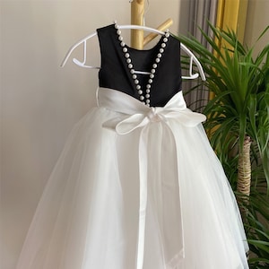 Black top flower girl dress, off white skirt girl dress, V back top dress with pearls, Communion dress