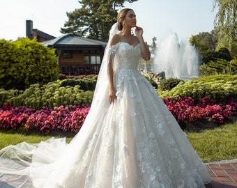 Luxurious Wedding Dress Open Shoulders 