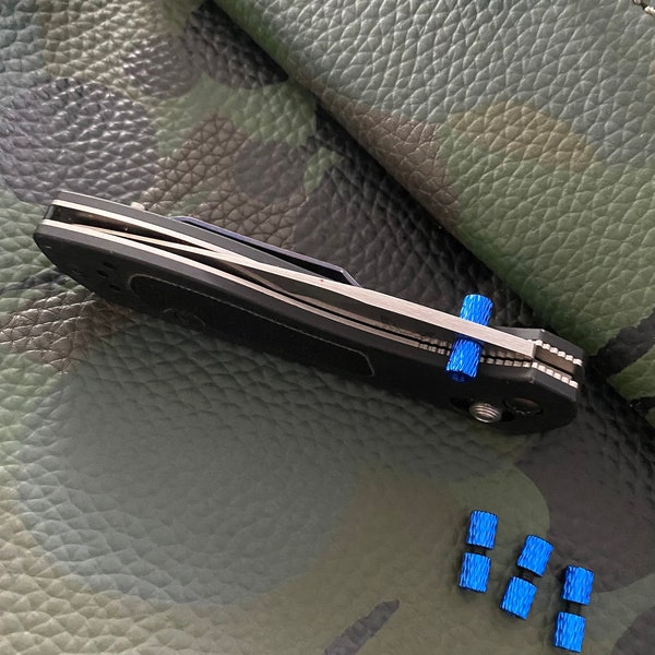 Benchmade Mini Presidio II • DS-GRIP Thumb Stud • Faster Opening • 1x Thumb Stud - More Models Listed • Blue