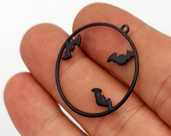 Breloque chauve-souris en plaqué noir, breloque de collier chauve-souris d'Halloween, pendentif chauve-souris géométrique, boucle d'oreille noire, bijoux découpés au laser, résultats 30 x 32 mm