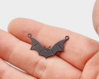 Breloque d'Halloween en plaqué noir, breloque de collier chauve-souris en plaqué noir, pendentif chauve-souris d'Halloween, boucle d'oreille noire, bijoux découpés au laser, 13 x 34 mm