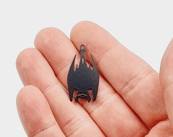 Breloque d'Halloween en plaqué noir, breloque de collier chauve-souris en plaqué noir, pendentif chauve-souris d'Halloween, boucle d'oreille noire, bijoux découpés au laser, 13 x 34 mm