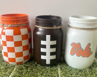 Tennessee Vols tailgate set for football party decor for UT Vols college football tailgate idea team color football party food table decor