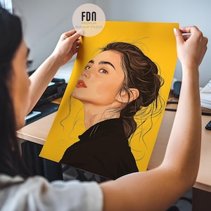 Maqueta de papel para póster vertical con relación de aspecto DIN 2:3. Una mujer lo sostiene entre sus manos. Photoshop, PSD para impresiones y obras de arte, maqueta de objeto inteligente.