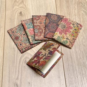 Porte-carte en liège naturel 6 motifs différents , 2 emplacements pour cartes ou billets, idée cadeau végan