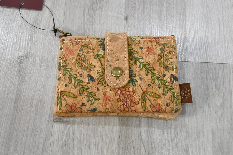 Ecological Vegan cork wallet and card holder: light and water-resistant accessory, gift idea with minimalist floral pattern image 5