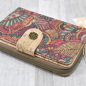 Natural and waterproof cork wallet, an original practical gift for eco-responsible women, zentangle pattern