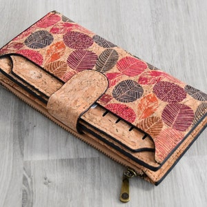 Portefeuille en liège, de nombreux rangements, portefeuille vegan liège naturel, portefeuille artisanal en liège motif feuilles tissu liège