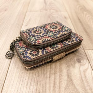 Portefeuille artisanal en liège naturel, un cadeau original végan , utile et pratique, porte-cartes en liège, motif rasaces mosaïques