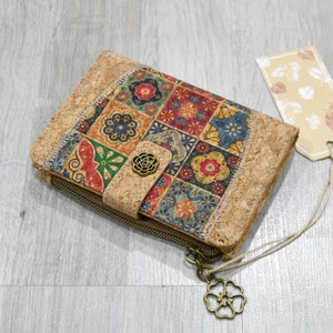 Joli portefeuille en liège naturel et imperméable pour femme, idée cadeau originale végan , utile et pratique, motif mosaïques