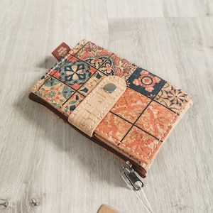 Porta carte in sughero vegano / portafoglio in sughero naturale, 1 tasca con cerniera, 3 scomparti per carte in sughero vegano con stampa mosaico arancione