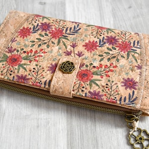 Handmade wallet in natural cork, waterproof, an eco-responsible gift, useful and trendy women's gift, country flower pattern