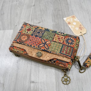Grand porte-monnaie en liège souple avec porte-carte amovible, un cadeau original et pratique pour femme éco-responsable, motif mosaïques