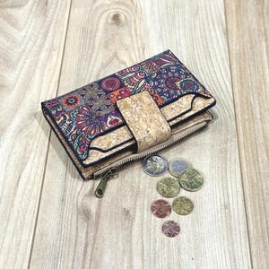 Cartera de corcho para mujer con estampado de mandala de colores - Monedero vegano - Accesorio artesanal ecológico - Regalo ético y natural