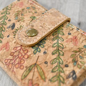 Ecological Vegan cork wallet and card holder: light and water-resistant accessory, gift idea with minimalist floral pattern image 6