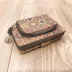 Cartera hecha a mano en corcho natural, un regalo vegano original, útil y práctico, tarjetero de corcho, estampado mosaico