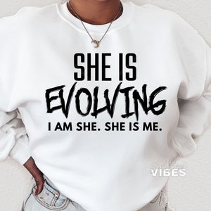 Lei si sta evolvendo SVG, Lei è, Lei è me, Donna forte svg, Boss Babe SVG, Imprenditore Svg, Ispiratore svg, Positivo svg, png, dxf, file di taglio