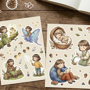 Könnte beinhalten: Zwei Stickerbögen mit skurrilen Illustrationen von Kindern in der Natur. Ein Bogen zeigt ein Kind auf einem Schmetterling, ein anderer zeigt ein Kind, das in einer Walnussschale schläft. Weitere Aufkleber sind Pilze, Eicheln und Sterne.