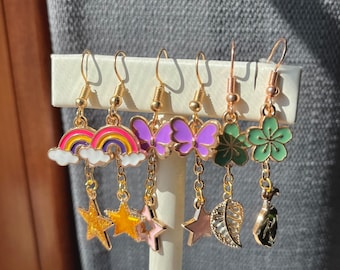 boucles d'oreilles à breloques dépareillées