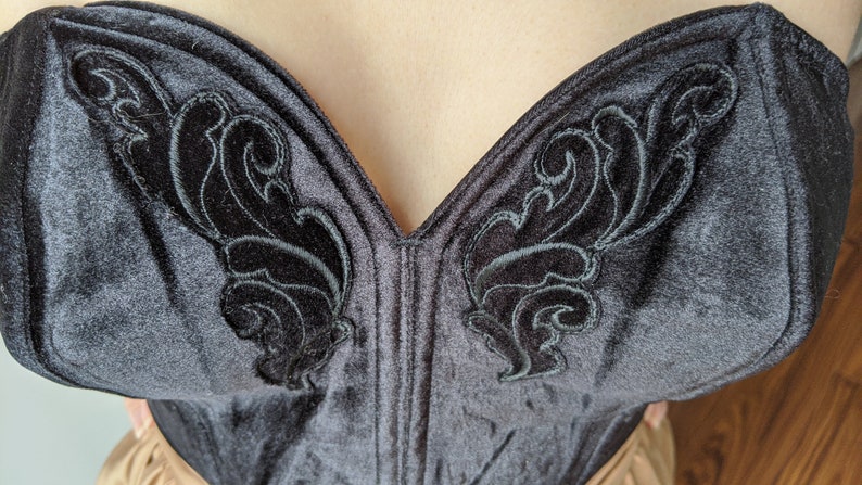 Fits UK size 10-12 Stunning Vintage Velvet Bustier UK Bra Size 36C