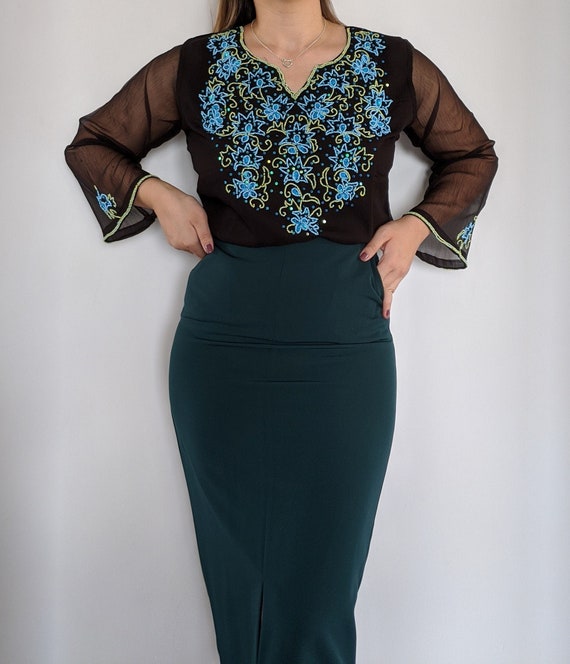 Gorgeous Vintage 1980s Indian Blue Beaded Black Sh