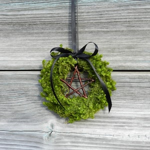 Mini couronne de pentagrammes en mousse : pendentif pentacle brindille de bouleau