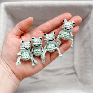 Miniature Amigurumi Frog, Frog, approx. 4 cm large Amigurumi Frog, Collectible Frog, Reseda Green Color, Handmade
