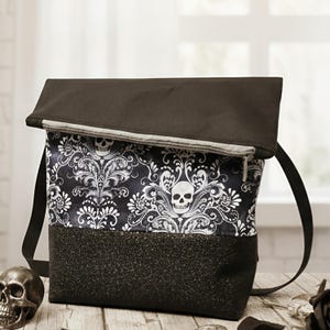 Handtasche mit Rucksackfunktion | Fold Over | Umhängetasche | Gothic Design