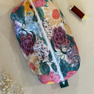 Large capacity floral toiletry bag