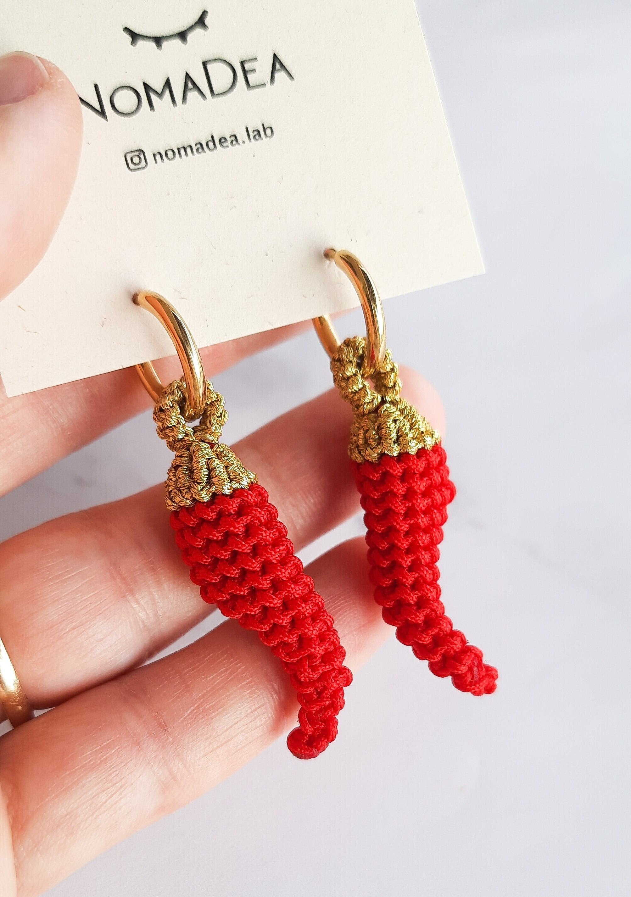 Orecchini Zodiaco Toro in oro e cristalli verdi | Gioielli fatti a mano Orecchini Zodiaco Toro in oro e cristalli verdi | Gioielli fatti a mano