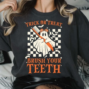 Trick Or Treat Brush Your Teeth Png, Halloween Dentist Png, Retro Halloween Svg, Spooky Dental Assistance,Dental Hygienist,Pediatric Dentist