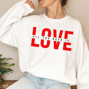 Saint-Valentin SVG, SVG de la Saint-Valentin, Saint-Valentin chemise Svg, l'amour est tout ce dont vous avez besoin SVG, amour Svg, cadeau pour elle Svg, Png Dxf Cricut sublimation