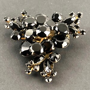 Vintage Black Glass Stone Brooch: 3D Gold Tone Metal Pin