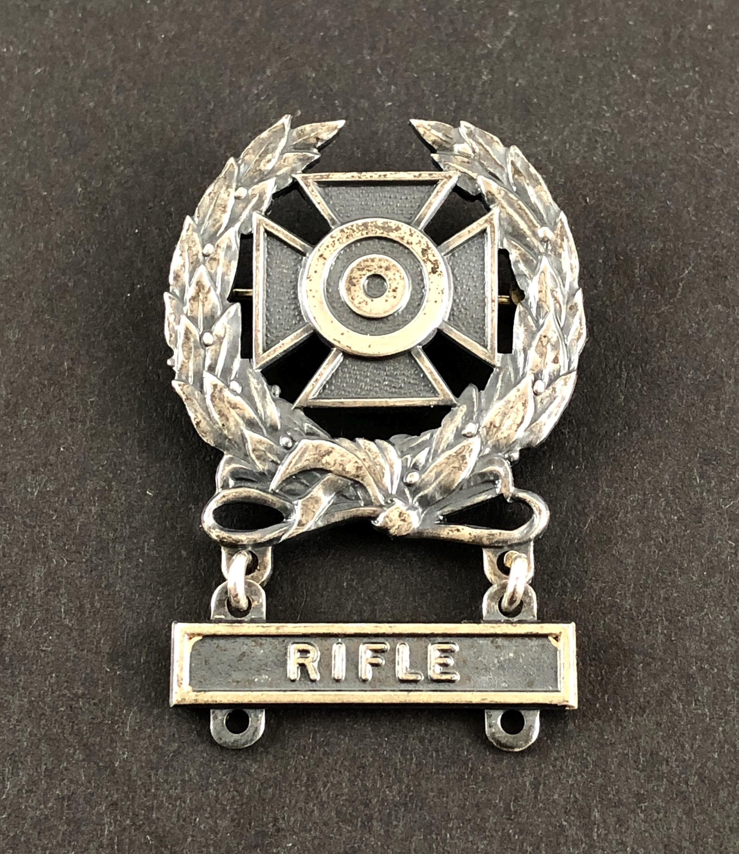 ピンバッジ Original U.S. Military Achievement Medal w/Full Ribbon, Pin Back ピンバッジ Original Military Sterling Silver Marksman Pin w