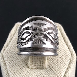 ふくTroy laner スタンプリング　Navajo Indian 渋い Navajo Troy Laner Sterling Silver Stamped Ring - Excellent
