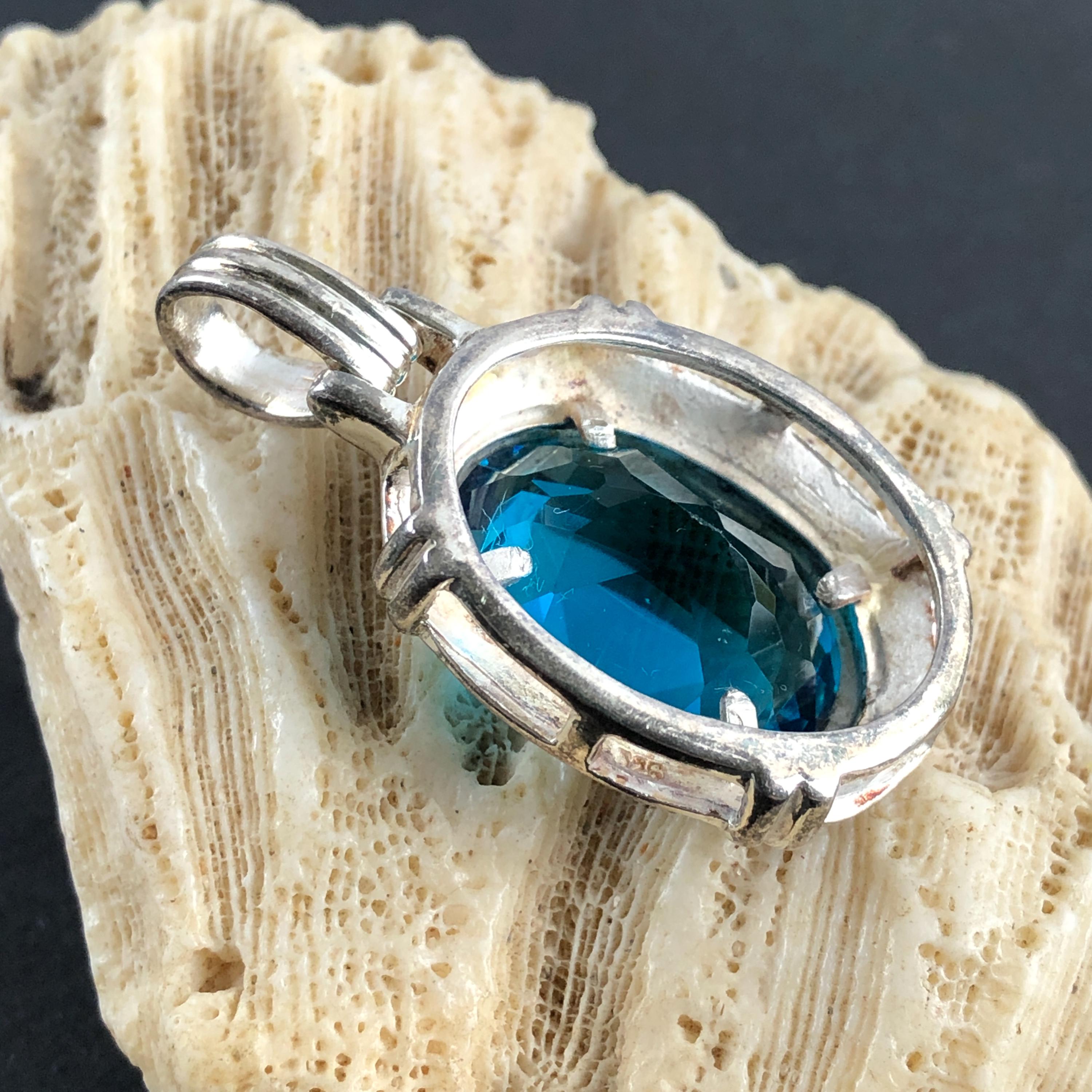 ヴィンテージ 925 スターリングシルバーとオーバルファセットダーク