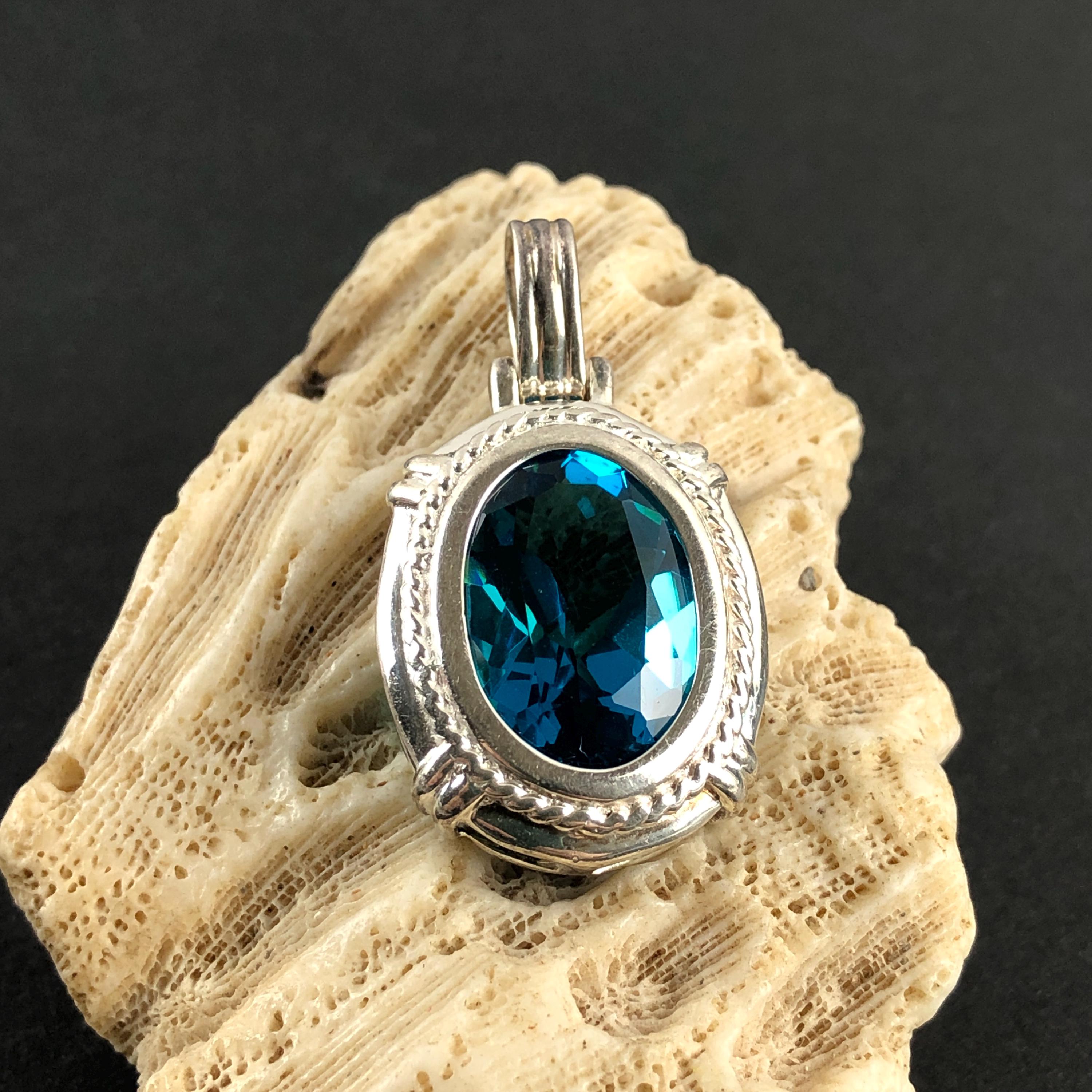 ヴィンテージ 925 スターリングシルバーとオーバルファセットダーク