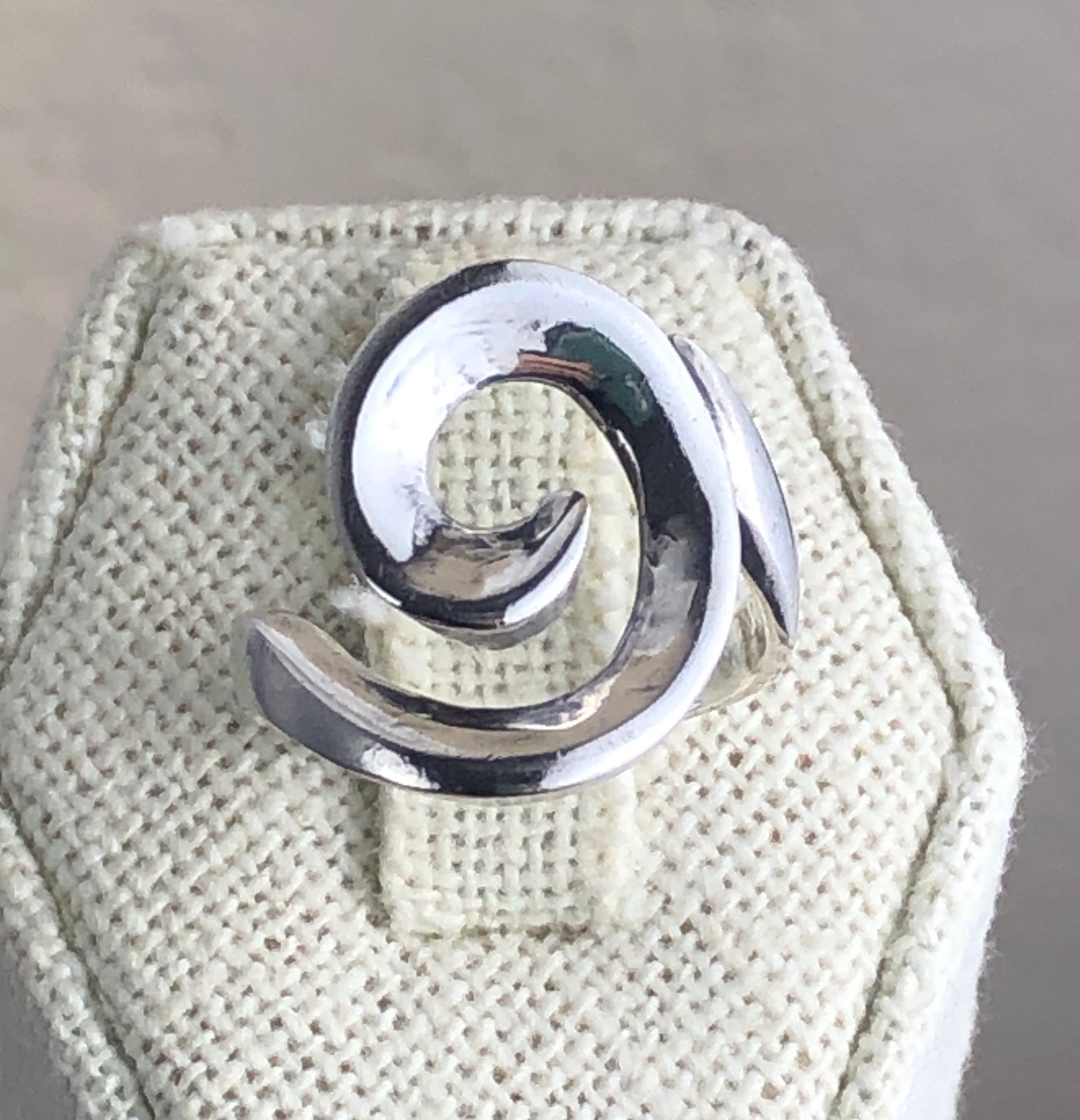Anello vintage in argento sterling e turchese con motivo a vortice, fascia floreale, taglia 6,5, firmato - Italia